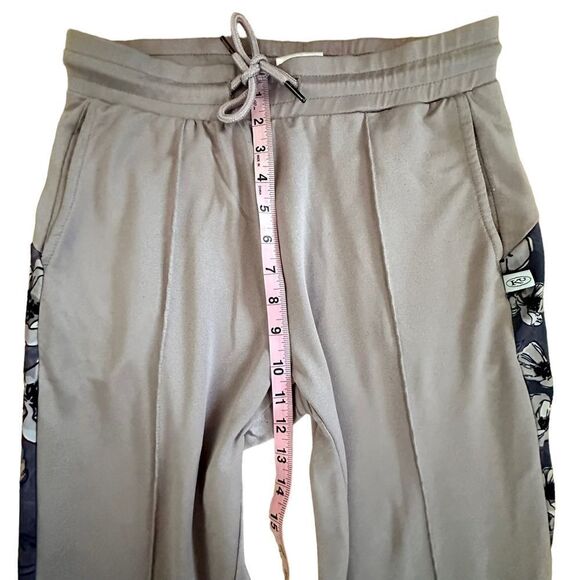 Kay Unger ~ lavender joggers ~ floral print insert on side panel ~ size Small - Picture 9 of 15